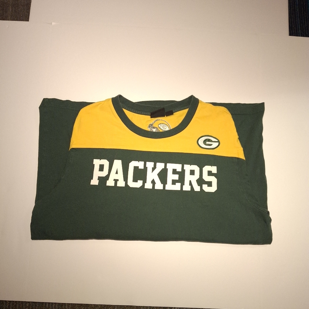 Womens NFL Apparel Green Bay Packers Long Sleeve Shirt.